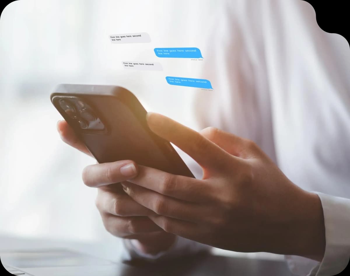 Chatter profesional gestionando conversaciones de OnlyFans en móvil